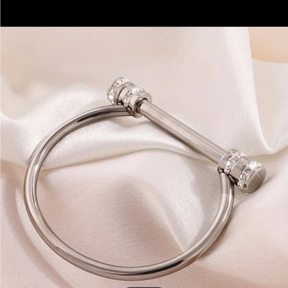 14k GOLD PLATED STAINLESS STEELE SCREW BANGLE BRACELET WITH RHINESTONES - Picture 7 of 7